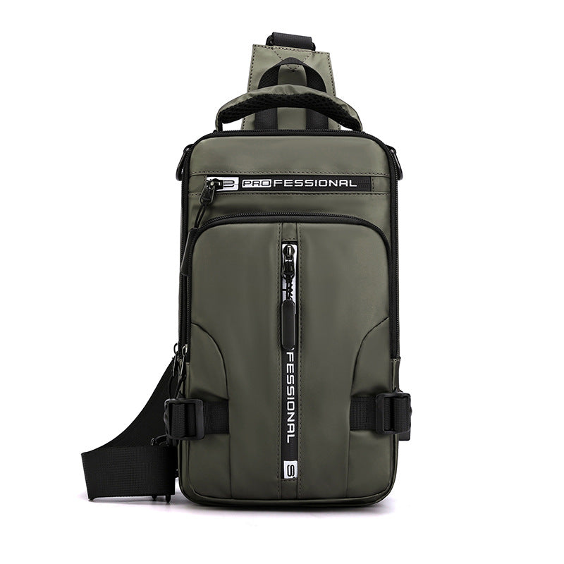 Herren Sling Bag quer über der Brust getragen