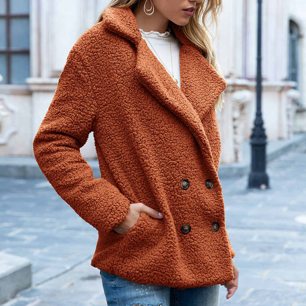 Damen im Teddymantel mit Reverskragen