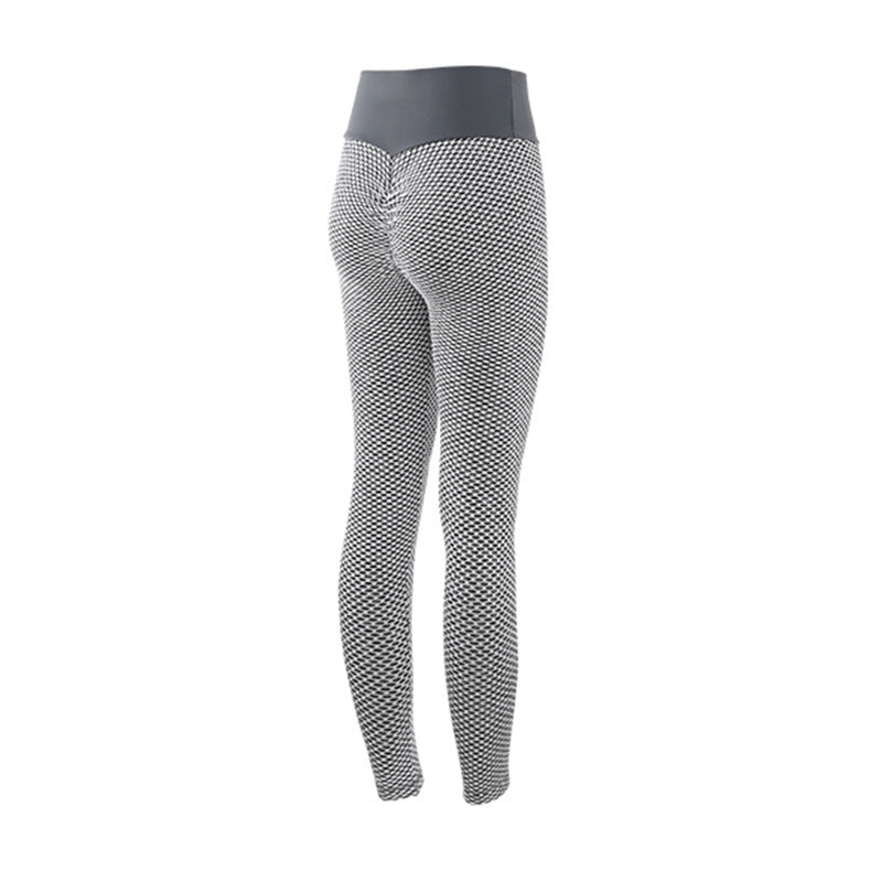 Frau in nahtloser Leggings mit Wabenstruktur