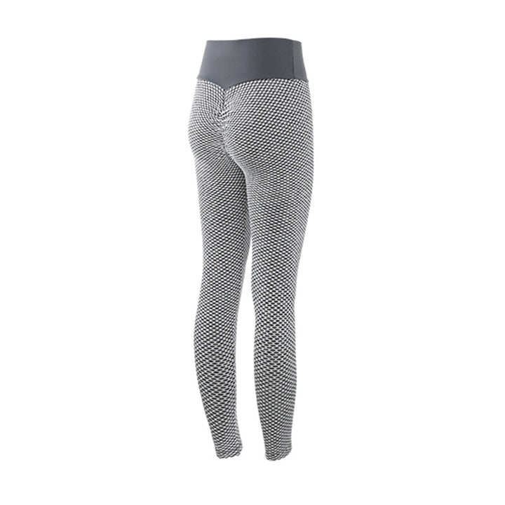 Frau in nahtloser Leggings mit Wabenstruktur
