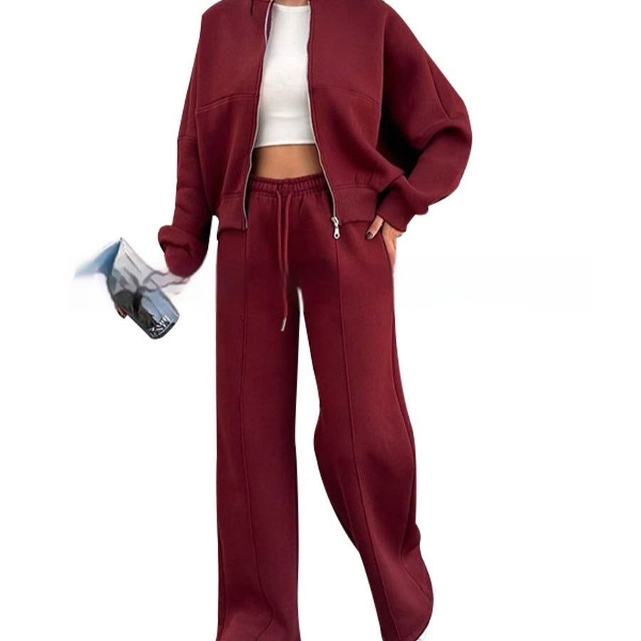 Frau im Zweiteiler mit Zip-Jacke und weiter Hose