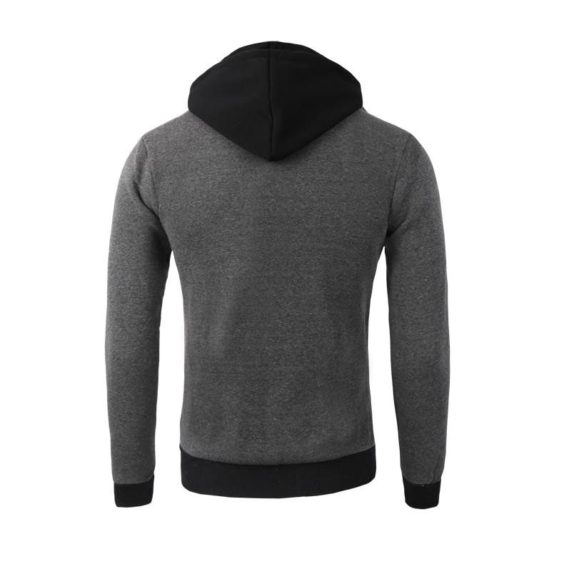 Mann in grauer Sweatjacke mit hohem Kragen