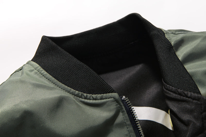 Herren Bomberjacke in Armeegrün mit Patch