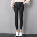 Frau in gefütterter Skinny-Thermojeans