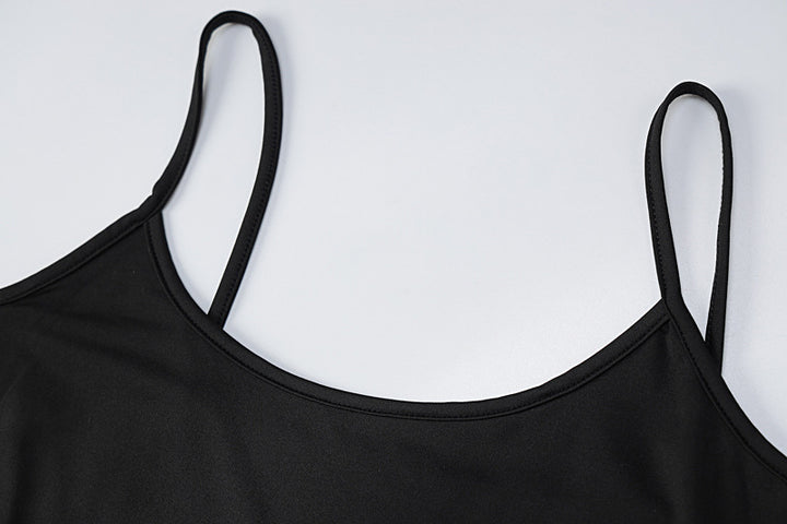 Damen im langen figurbetonten Maxikleid