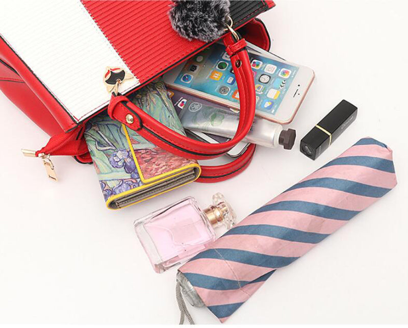 Colour-Block-Handtasche mit Pompon-Anhänger