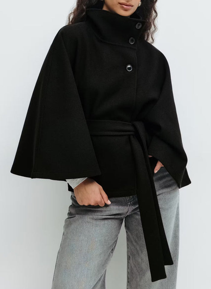 Mia | Kurzer Cape-Mantel mit Stehkragen und Bindegürtel