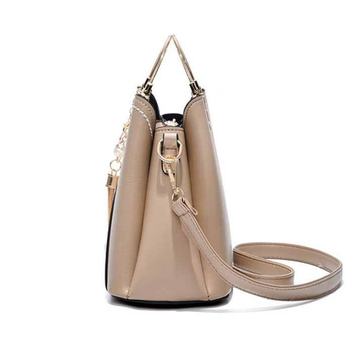 Colorblock-Handtasche mit Herzanhänger