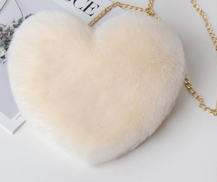 Herzförmige Plüschtasche mit goldener Kette