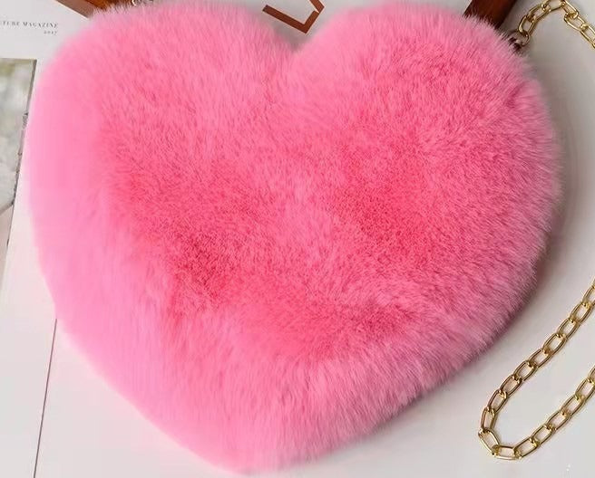 Herzförmige Plüschtasche mit goldener Kette