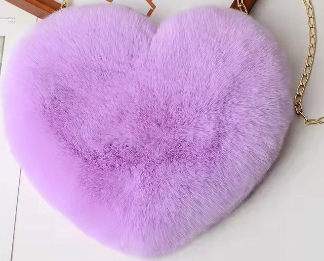 Herzförmige Plüschtasche mit goldener Kette