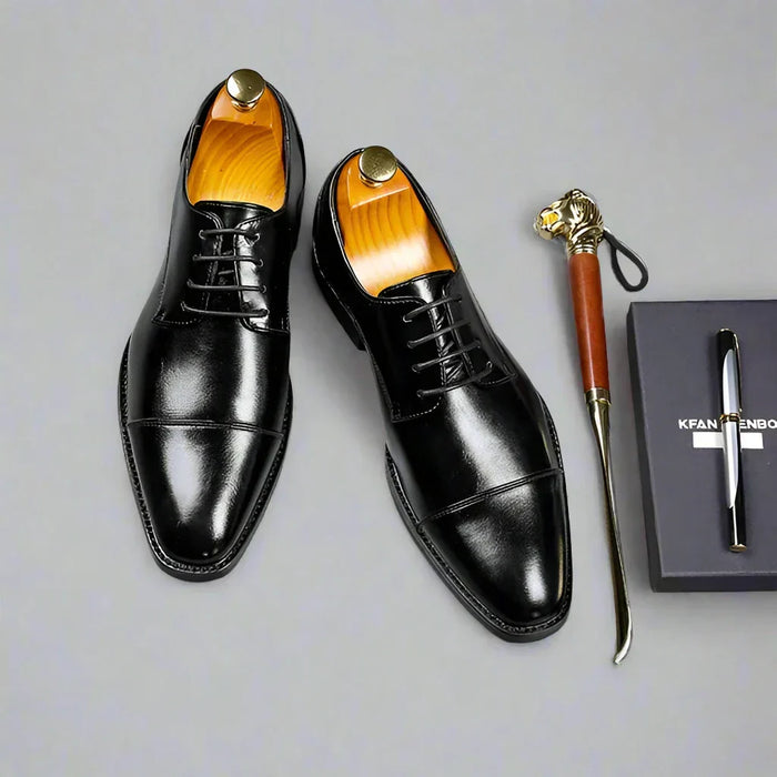 Herren Derby Schuhe mit Cap-Toe und Schnürung