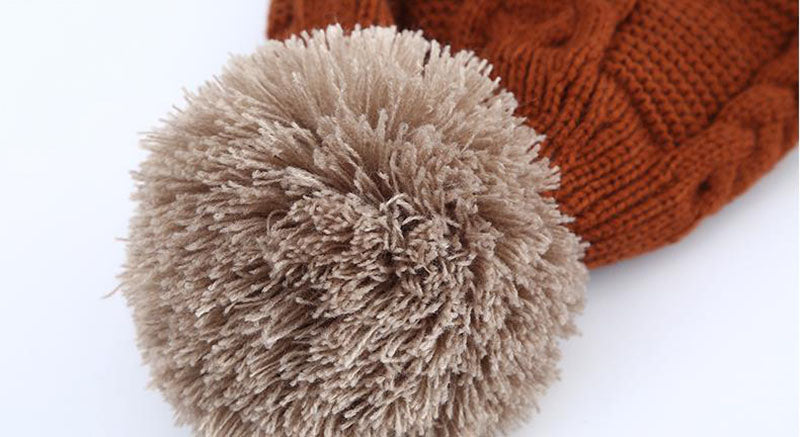 Dreiteiliges Winterset mit Bommelmütze und Halswärmer
