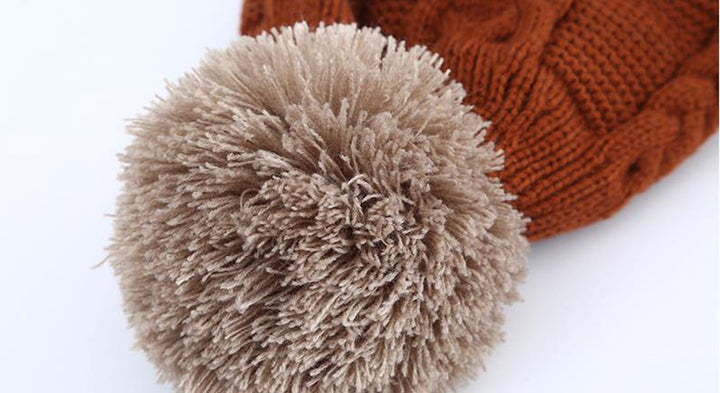 Dreiteiliges Winterset mit Bommelmütze und Halswärmer