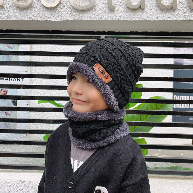 Strickmütze und Loopschal mit Fleecefutter
