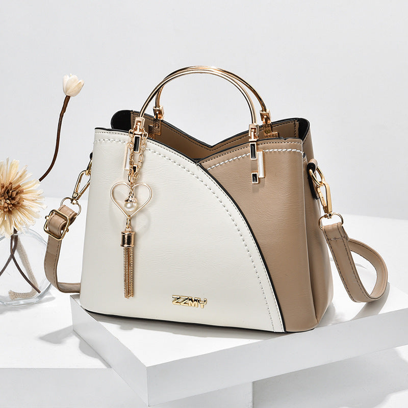 Colorblock-Handtasche mit Herzanhänger