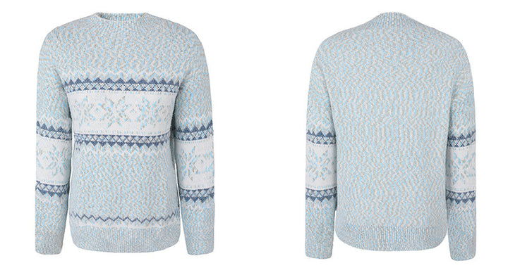 Damen im Strickpullover mit Schneeflockenmuster