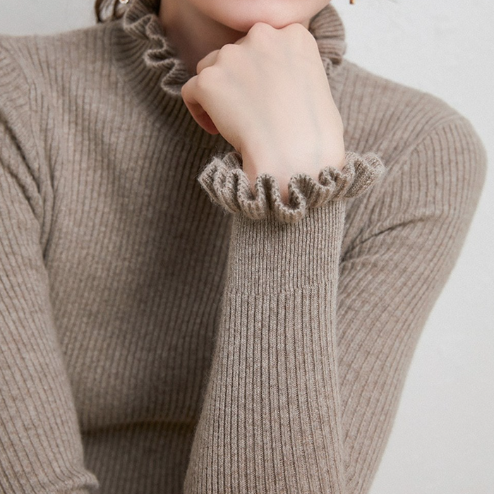 Damen Rollkragenpullover mit Rüschendetails an Kragen und Ärmeln