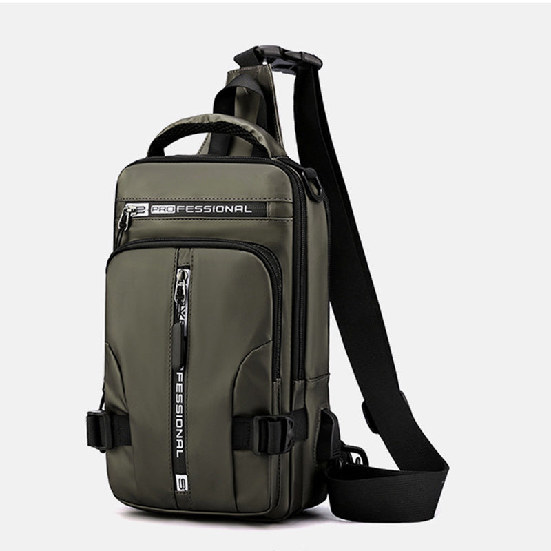 Herren Sling Bag quer über der Brust getragen