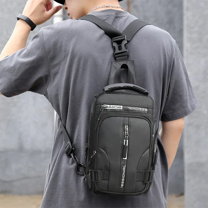 Herren Sling Bag quer über der Brust getragen
