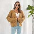 Kurze Grobstrickjacke mit Puffärmeln in Senfgelb
