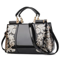 Lack-Handtasche mit Pailletten-Blumenstickerei