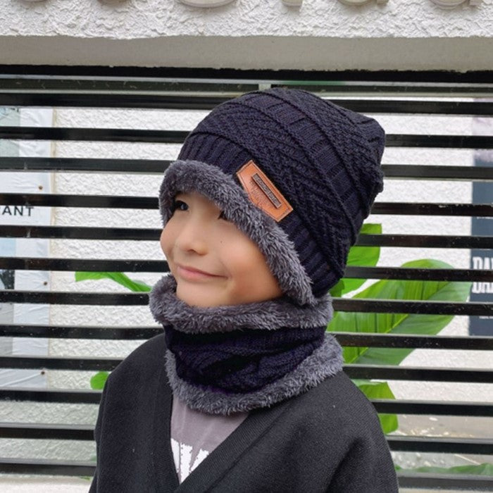 Strickmütze und Loopschal mit Fleecefutter