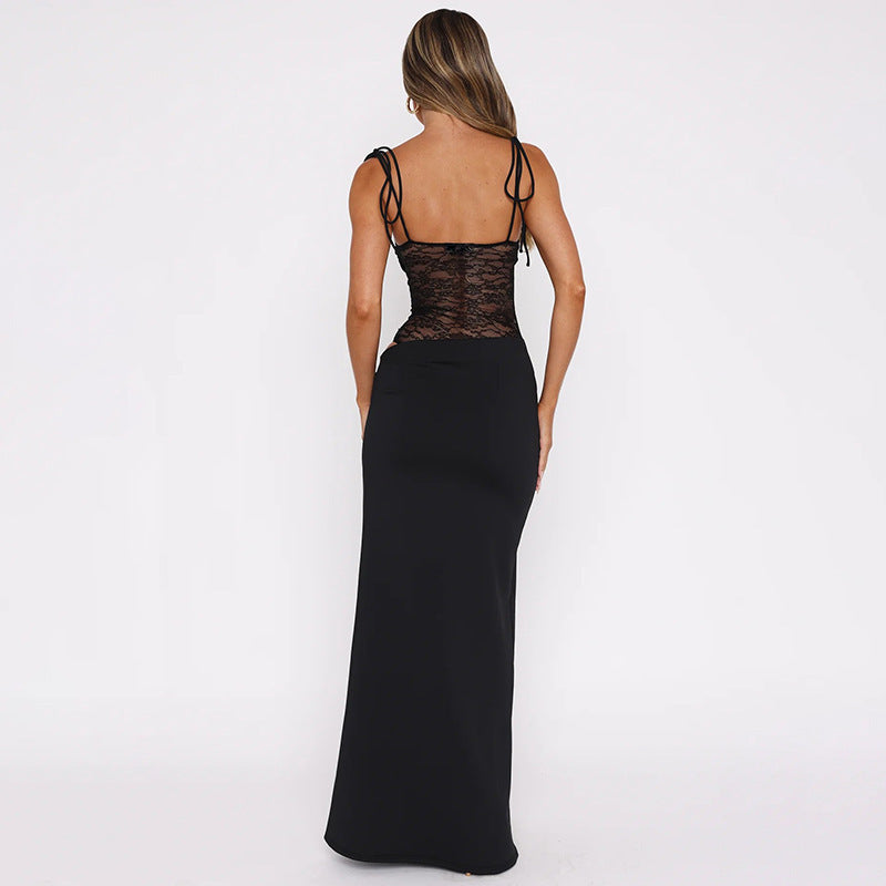 Frau im langen Trägerkleid mit Spitze